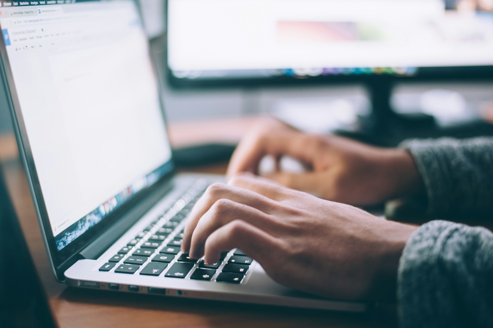 Poste de travail LMS et outils EdTech lors d’une mission d’intégration